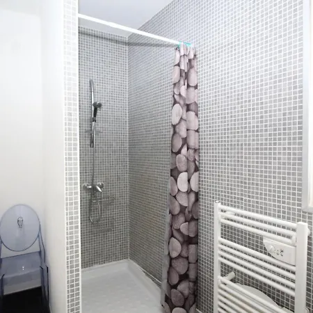 Apartment Renove Au Centre De Avec Terrasse, Parking, Clim Portative Et Wi-fi - Fr-1-309-190